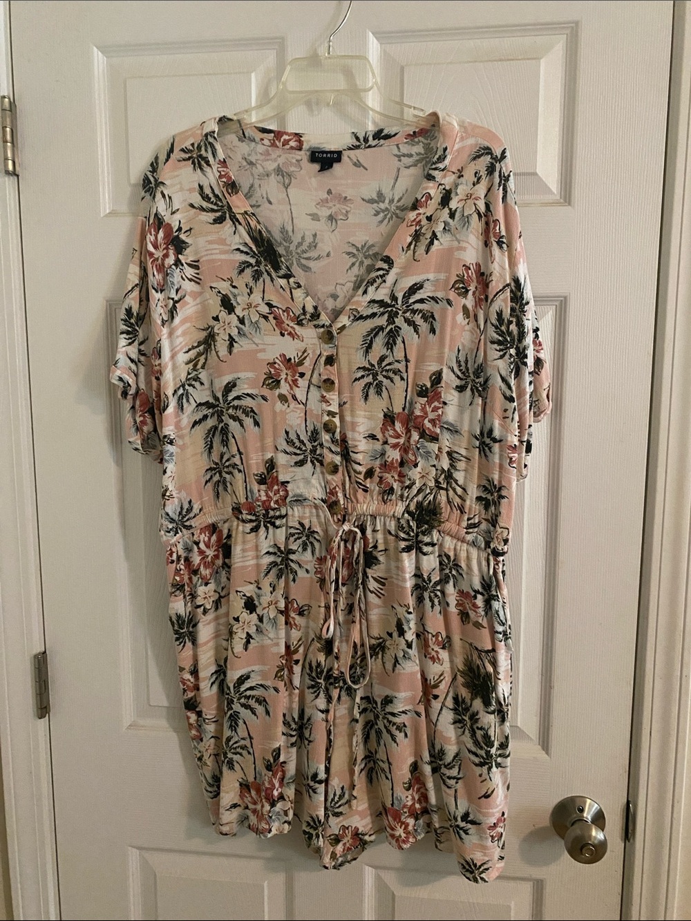 Torrid Tropical Floral V-Neck Romper in Soft Blush size 2 plus size